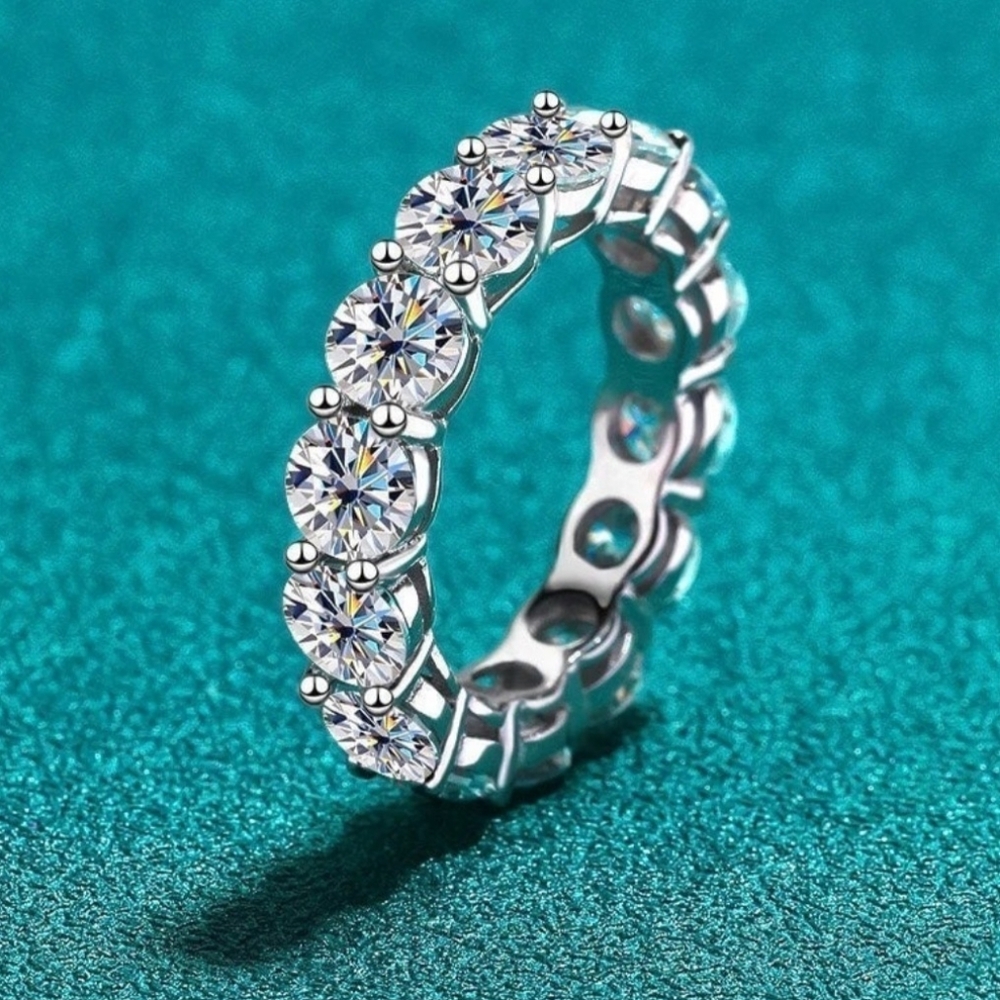 New 4ct Beautiful Moissanite Band Ring!!! - Picture 3 of 9